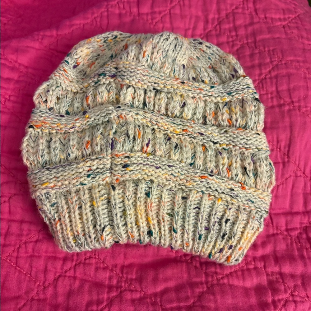 NWT True Gear Beanie With Elastic Hole - Picture 2 of 4